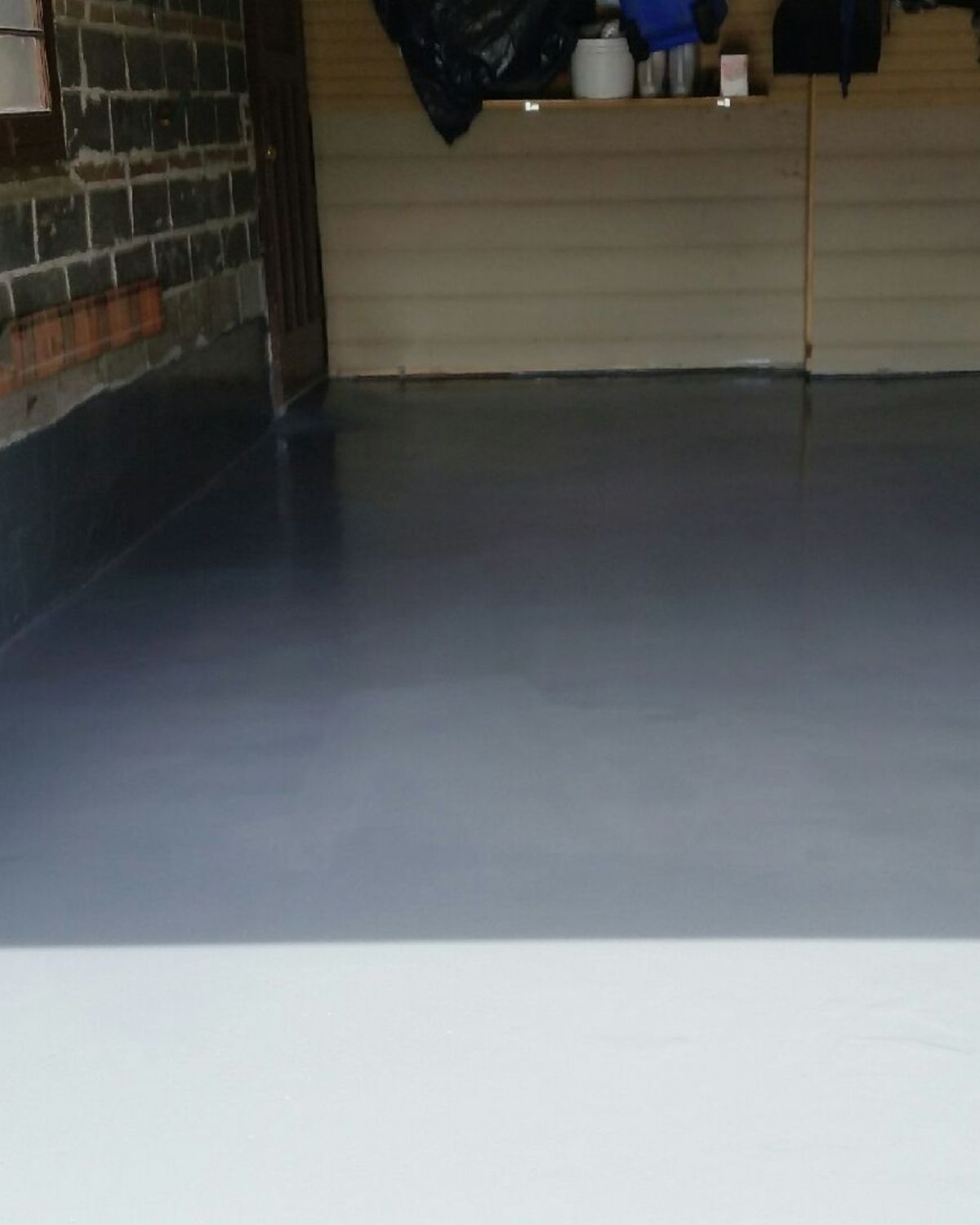 You are currently viewing The Benefits of Concrete Flooring for Garages